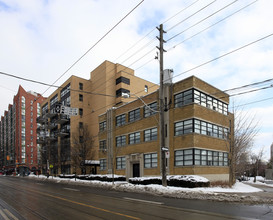 833 King St W in Toronto, ON - Building Photo - Building Photo