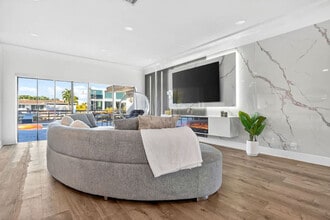 2365 NE 195th St in Miami, FL - Building Photo - Building Photo