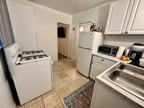 218 S Broadway, Unit B in Redondo Beach, CA - Foto de edificio - Building Photo