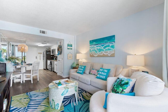 1832 W Beach Blvd in Gulf Shores, AL - Building Photo - Building Photo
