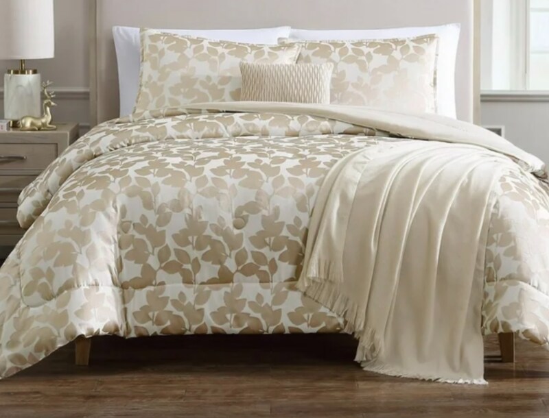 37 Osborne Hill Dr in Salem, MA - Building Photo