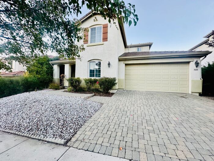 7035 Sterling Point Ct in Reno, NV - Building Photo