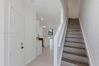 4909 Oakmont Dr in Dania Beach, FL - Building Photo - Building Photo