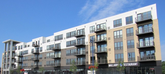 Lighthouse Lofts in Forest Lake, MN - Foto de edificio - Building Photo