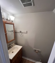 3412 Kenbrooke Ct in Kalamazoo, MI - Building Photo - Building Photo