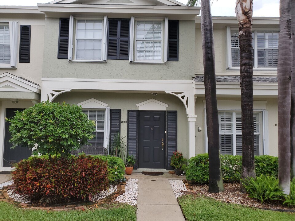 1045 Kokomo Key Ln in Delray Beach, FL - Building Photo