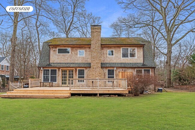 14 Broadway in East Hampton, NY - Building Photo - Building Photo
