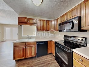 1484 Persimmon Cir in Greenfield, IN - Building Photo - Building Photo