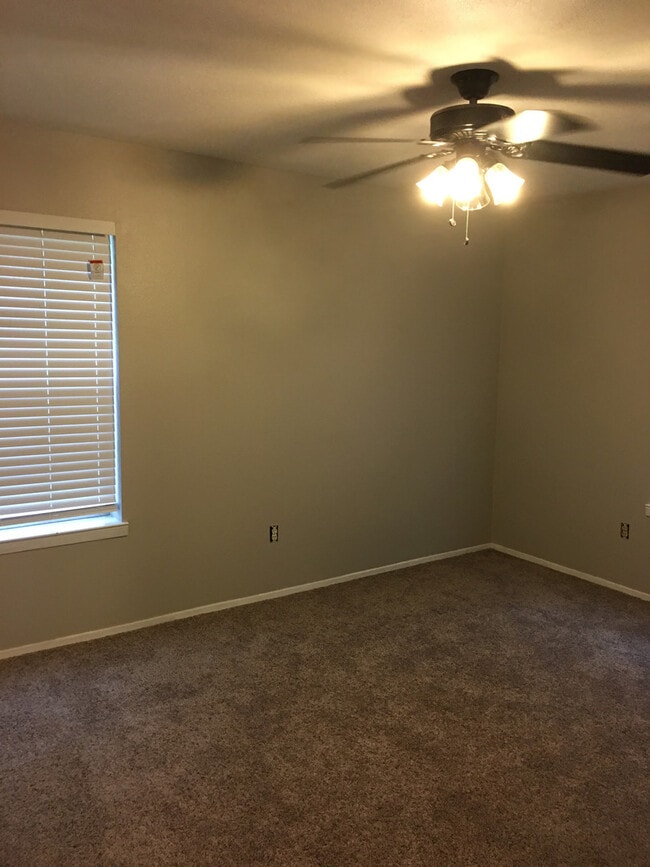 158 Tahitian Dr in Bastrop, TX - Building Photo - Building Photo