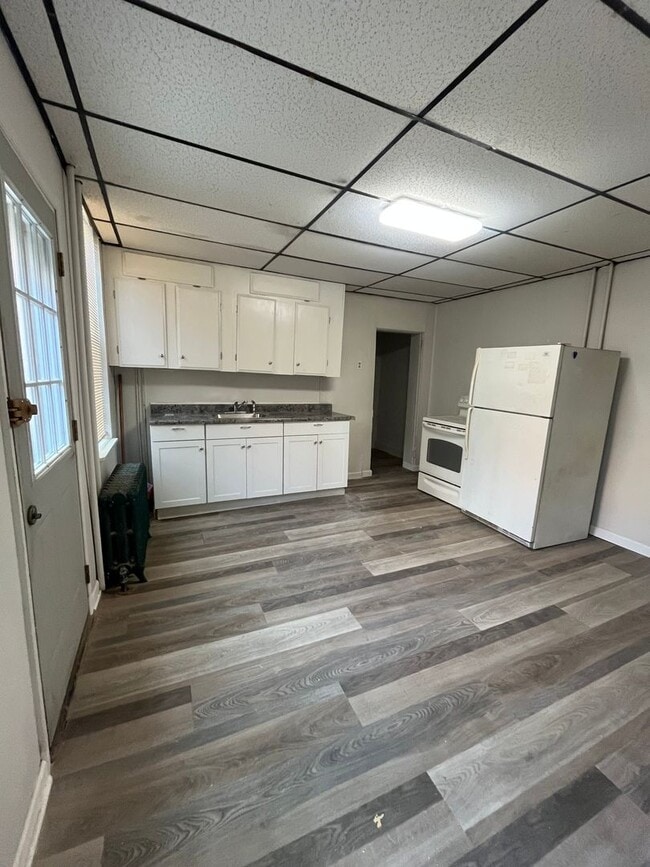 property at 136 E Walnut St