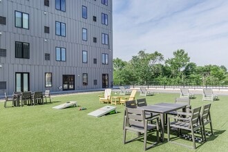 Medley in Cleveland, OH - Foto de edificio - Building Photo