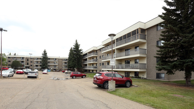 Ridgewood Court in Edmonton, AB - Building Photo - Building Photo