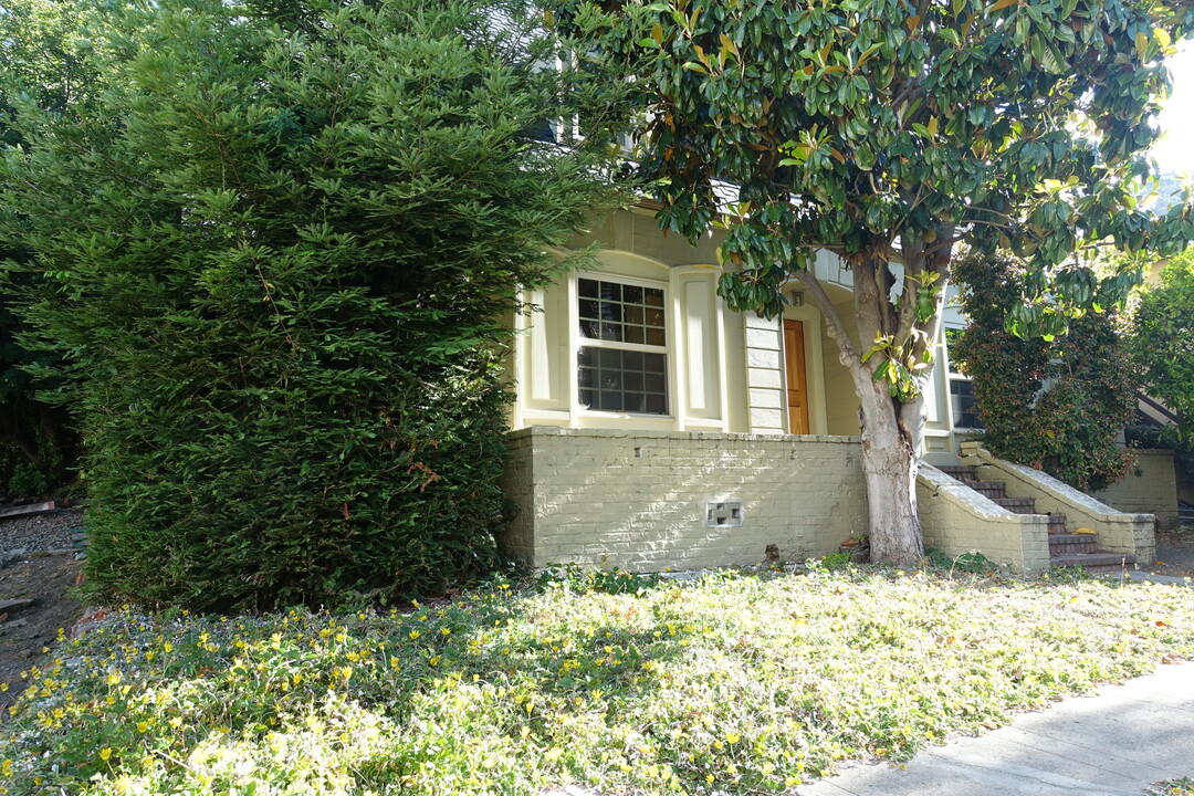 2581 Virginia St in Berkeley, CA - Building Photo