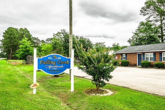 Falling Creek Villas in Kinston, NC - Foto de edificio - Building Photo