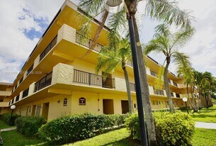 251 Berkley Rd in Hollywood, FL - Building Photo