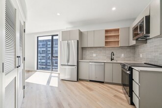 3748 Lancaster Ave, Unit 406 in Philadelphia, PA - Building Photo - Building Photo