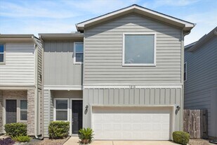 1815 Crestdale Dr in Houston, TX - Building Photo