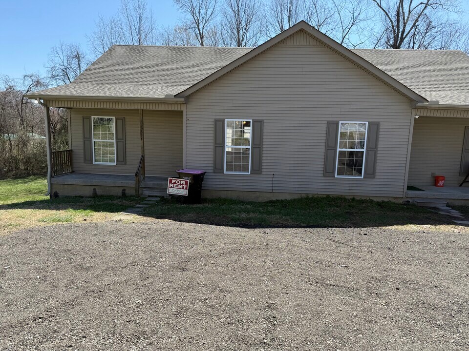 2834 Nunley St in Greenbrier, TN - Foto de edificio