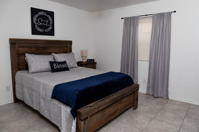 Desert Oak Apartments in Pecos, TX - Building Photo - Building Photo