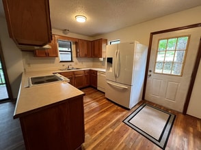 8665 White Oak Dr in Rogers, AR - Building Photo - Building Photo