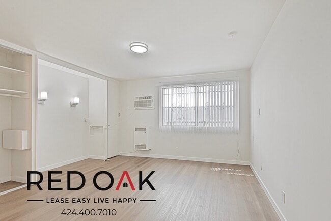 property at 509 S Manhattan Pl