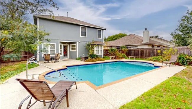 200 Ashford Park Blvd in Buda, TX - Foto de edificio - Building Photo