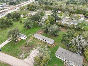 113 Country Oaks St in Brazoria, TX - Building Photo - Building Photo