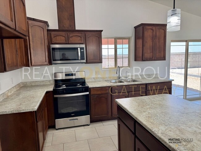 3797 Santa Rosalina LN in San Luis, AZ - Building Photo - Building Photo