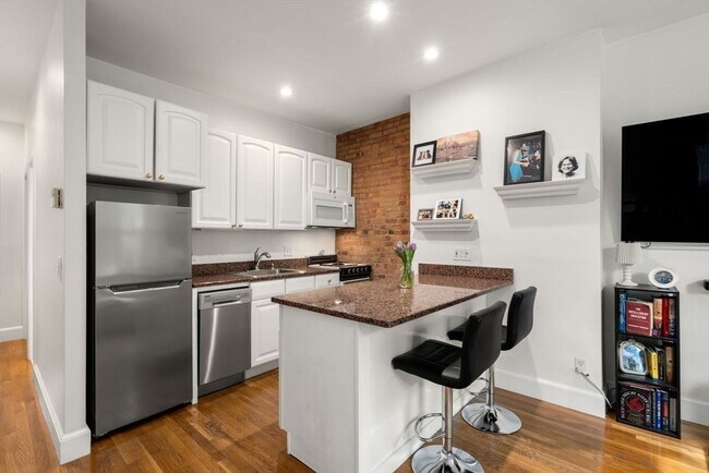 20 Concord Sq, Unit 2