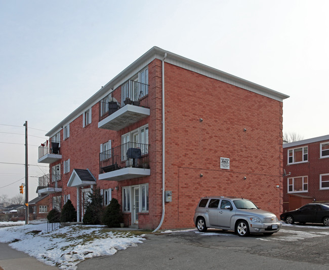 277 Adelaide Ave W in Oshawa, ON - Building Photo - Primary Photo