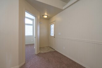 2056 E Middleton Dr in Saint George, UT - Building Photo - Building Photo