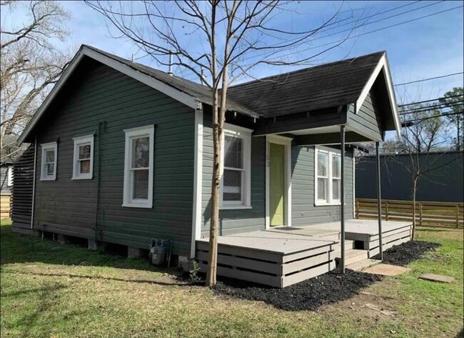 property at 1103 W 18th St