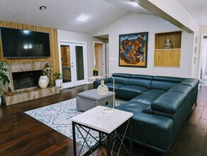 1293 Colony Dr in Marietta, GA - Foto de edificio - Building Photo