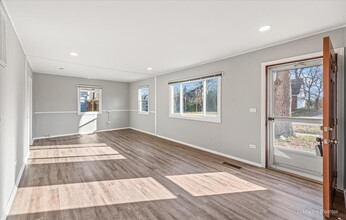 805 Dawes Ave in Wheaton, IL - Building Photo - Building Photo