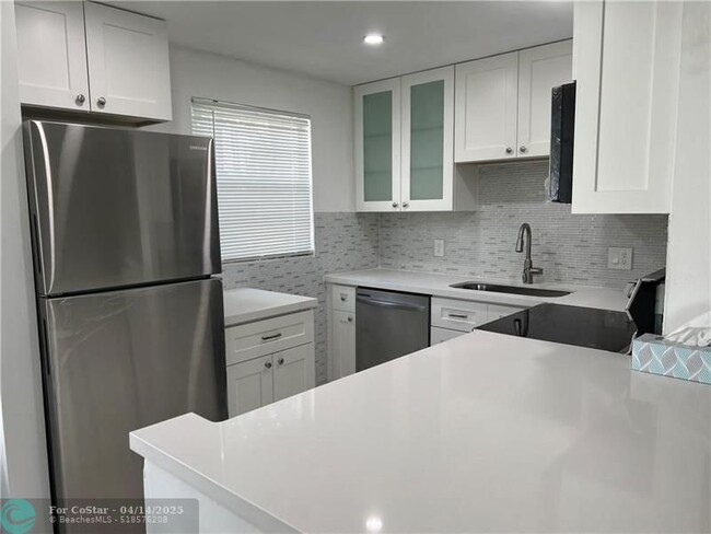 321 Newport V in Deerfield Beach, FL - Building Photo - Building Photo