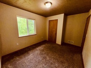 6385 W Hollywood Rd in Wasilla, AK - Building Photo - Building Photo