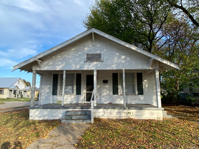 property at 147 N Lewis Pl