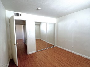 8121 Autumn Star Ave in Las Vegas, NV - Building Photo - Building Photo