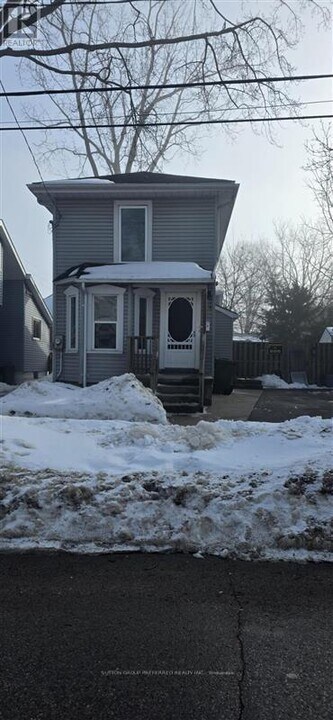 69 Alma St in St Thomas, ON - Building Photo