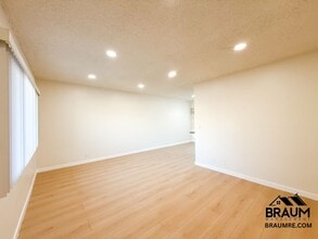 13115 Oxnard St in Los Angeles, CA - Building Photo - Building Photo