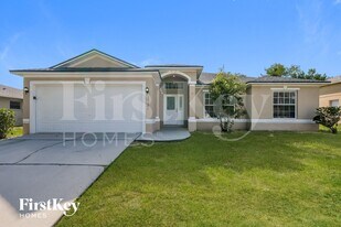 10121 Briar Cir in Hudson, FL - Building Photo