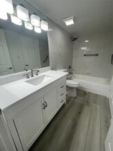 490 W Park Dr-Unit -102-5 in Miami, FL - Building Photo - Building Photo