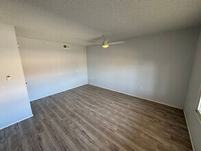 19838 N Pine Springs Dr in Sun City, AZ - Building Photo - Building Photo