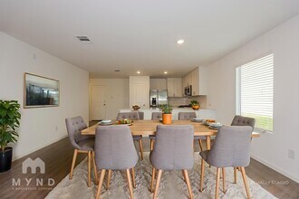 2737 Ctr Crk Ln in Fort Worth, TX - Foto de edificio - Building Photo