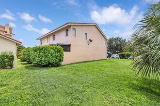 4299 Coral Springs Dr in Coral Springs, FL - Building Photo - Building Photo