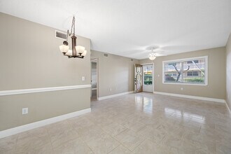 10033 64th Ave N in St. Petersburg, FL - Building Photo - Building Photo