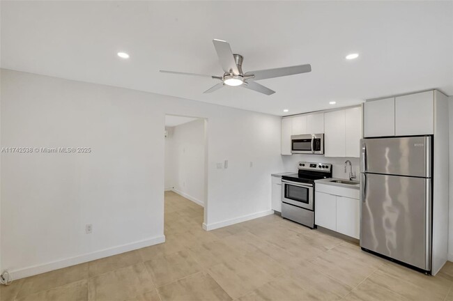 345 Michigan Ave in Miami Beach, FL - Building Photo - Building Photo