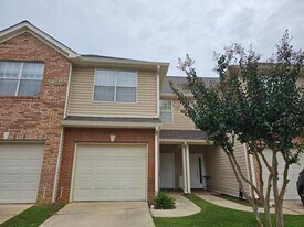 1320 Hendrix Rd in Tallahassee, FL - Building Photo