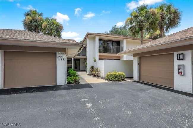 537 Lake Louise Cir