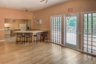 Four Seasons South in Warwick, RI - Building Photo - Building Photo